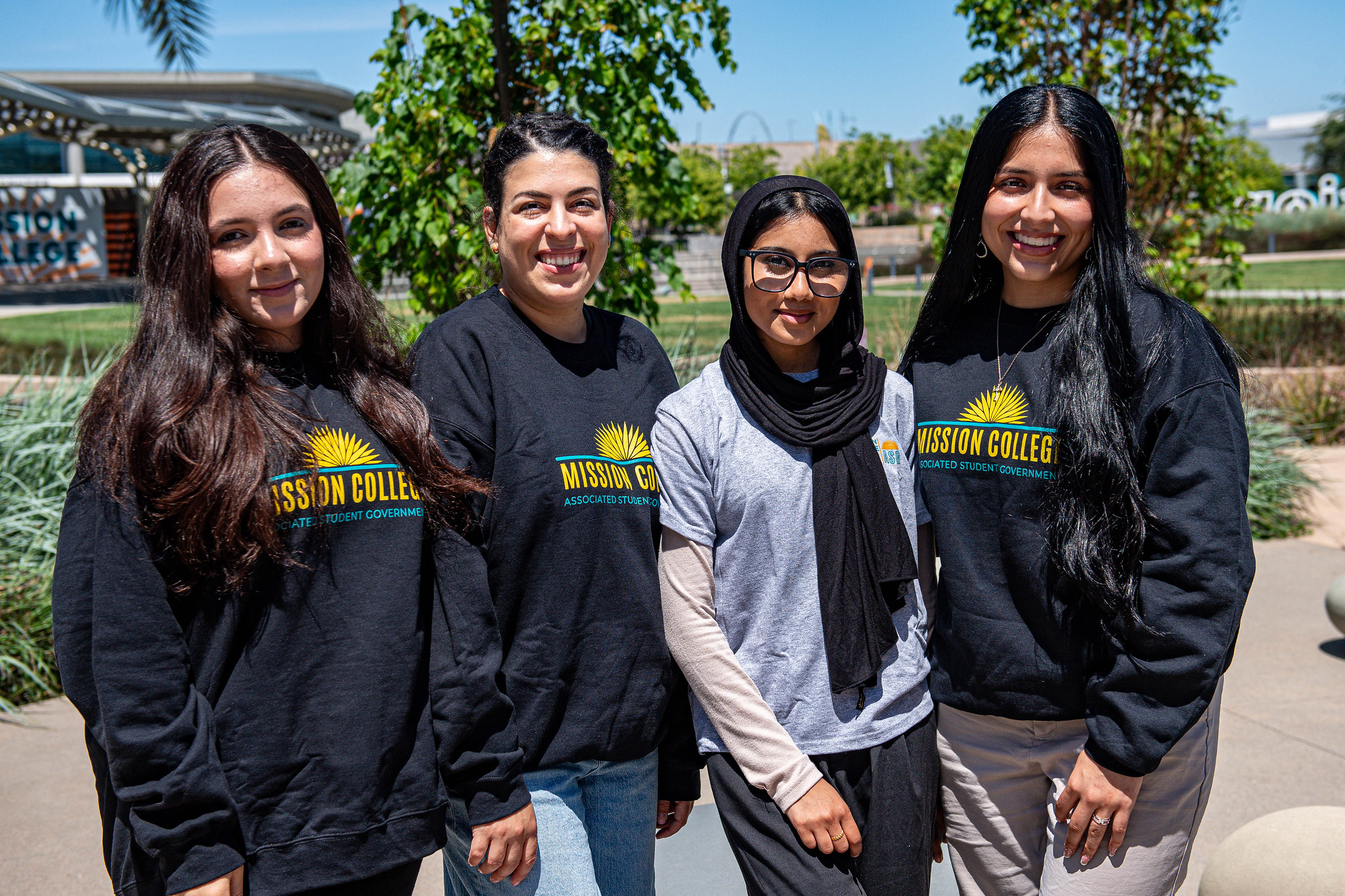 ASG Students posing for pictures