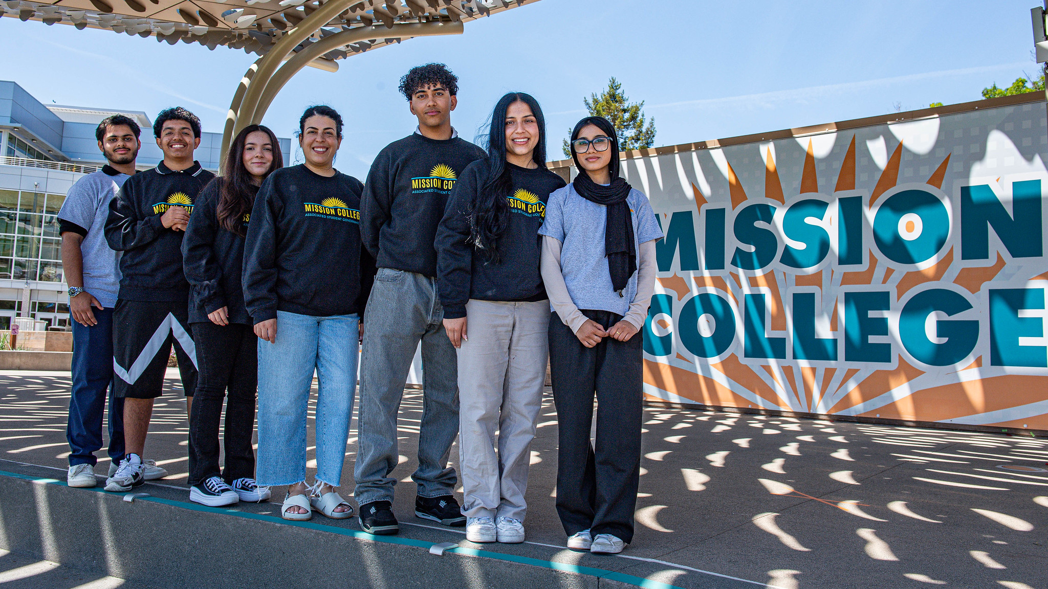 ASG Students posing for pictures